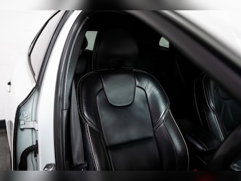 Used Volvo V40 2016 for sale - 78702302: Photo