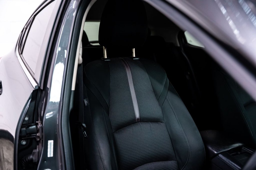 Used Mazda Mazda3 2017 for sale - 77820953: Photo 4