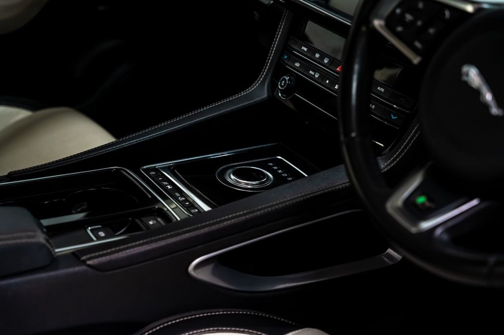 Used Jaguar F-Pace 2018 for sale - 77654492: Photo 16