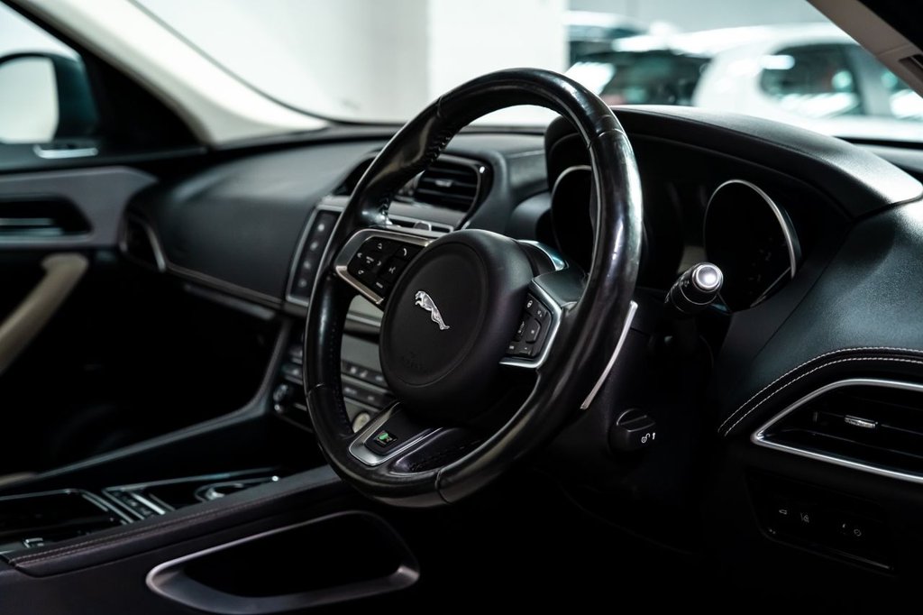 Used Jaguar F-Pace 2018 for sale - 77654492: Photo 8