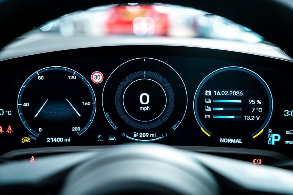 Used Porsche Taycan 2022 for sale - 78068360: Photo 8