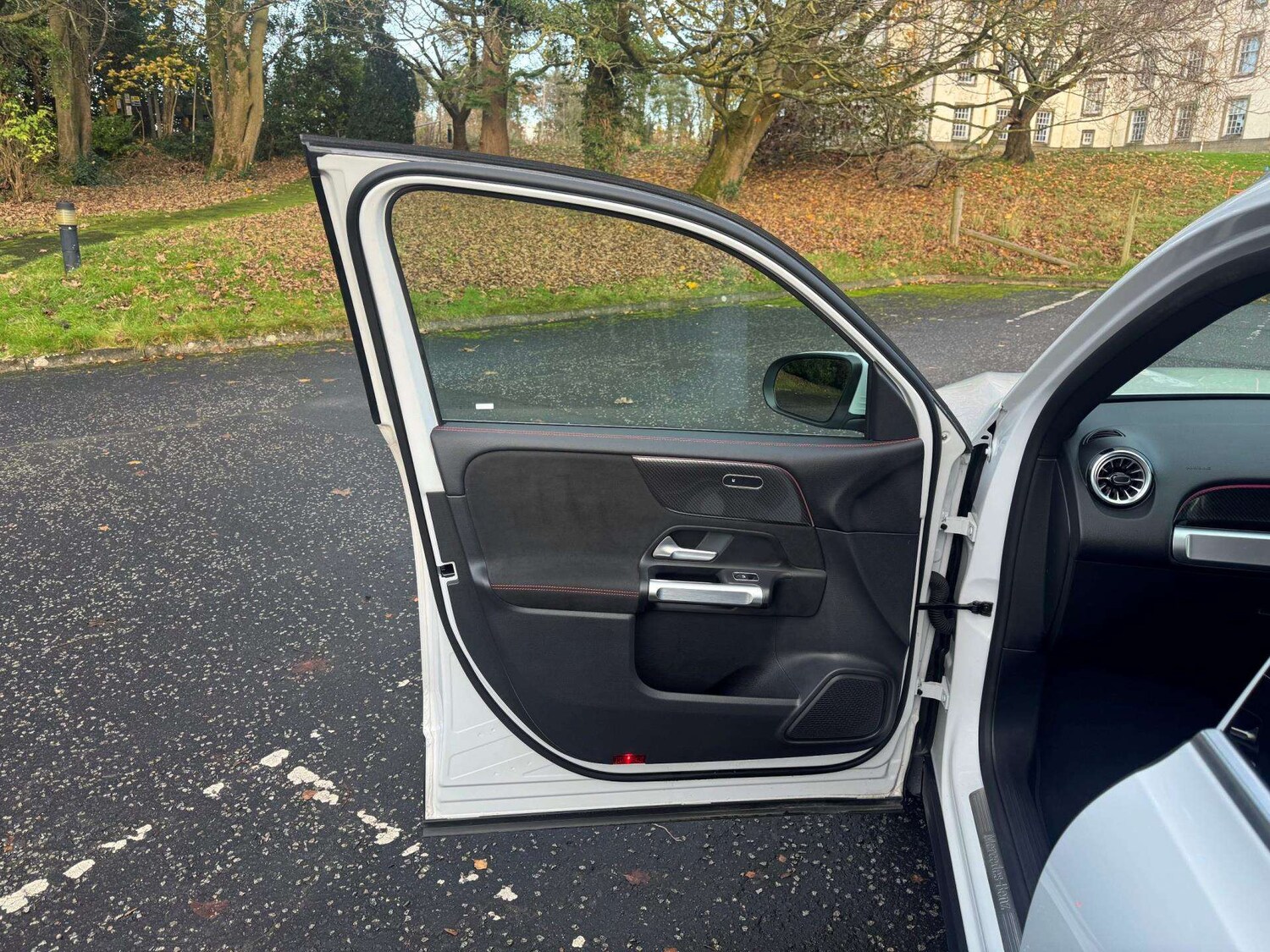 Used Mercedes-Benz GLB 2024 for sale - 76501894: Photo 17