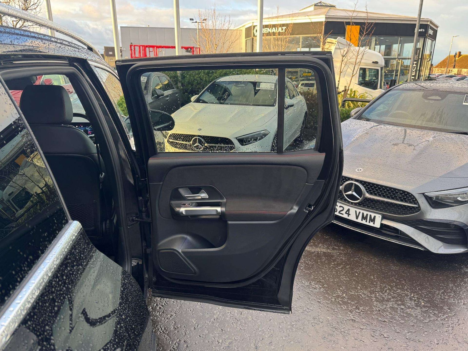 Used Mercedes-Benz GLB 2024 for sale - 76501936: Photo 15