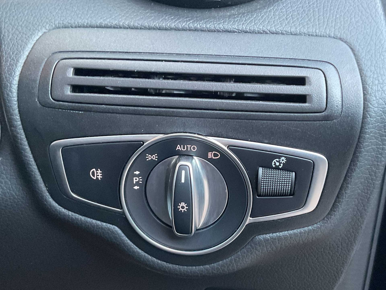 Used Mercedes-Benz GLC 2022 for sale - 76501808: Photo 32