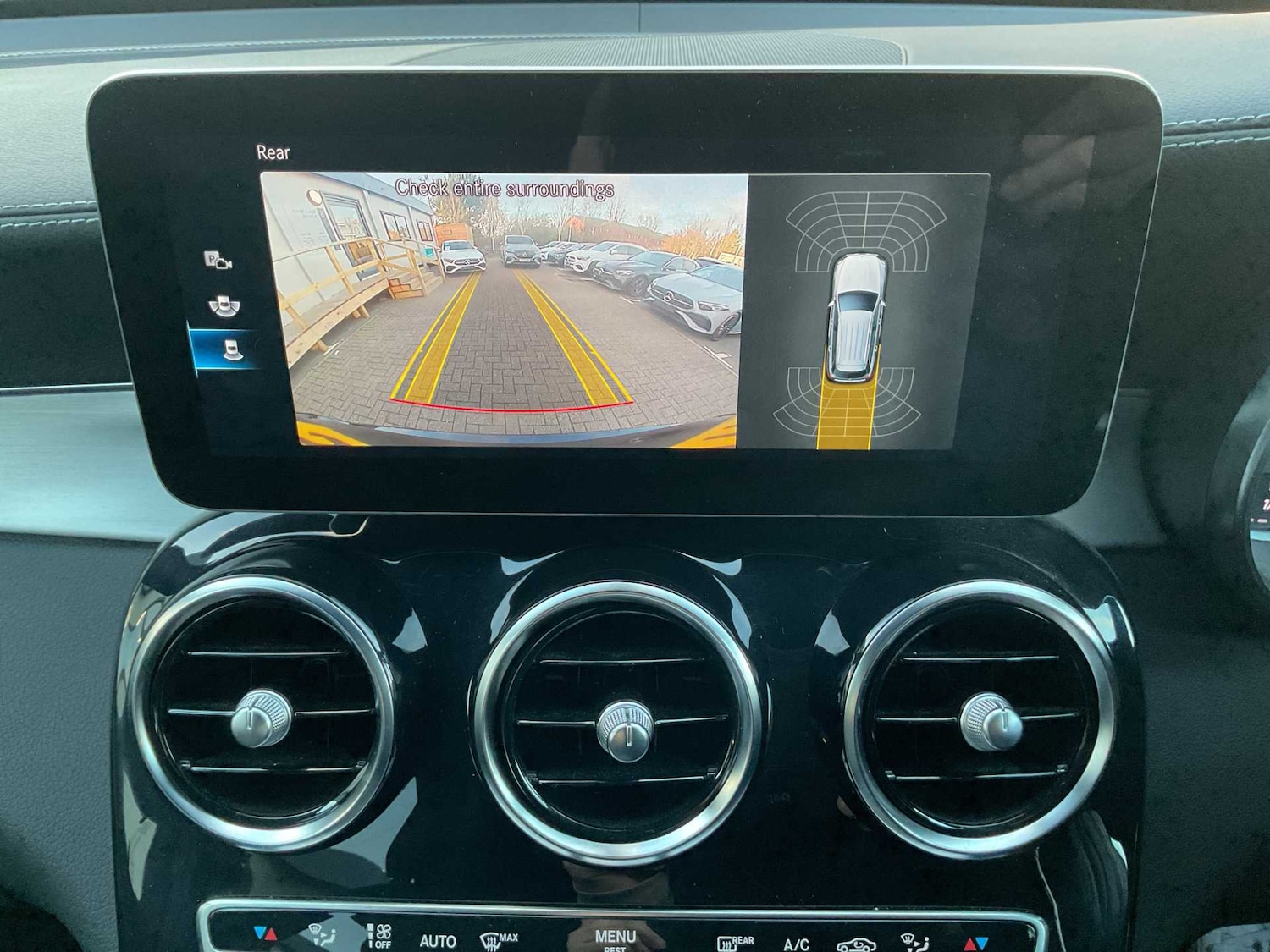 Used Mercedes-Benz GLC 2022 for sale - 76501808: Photo 35