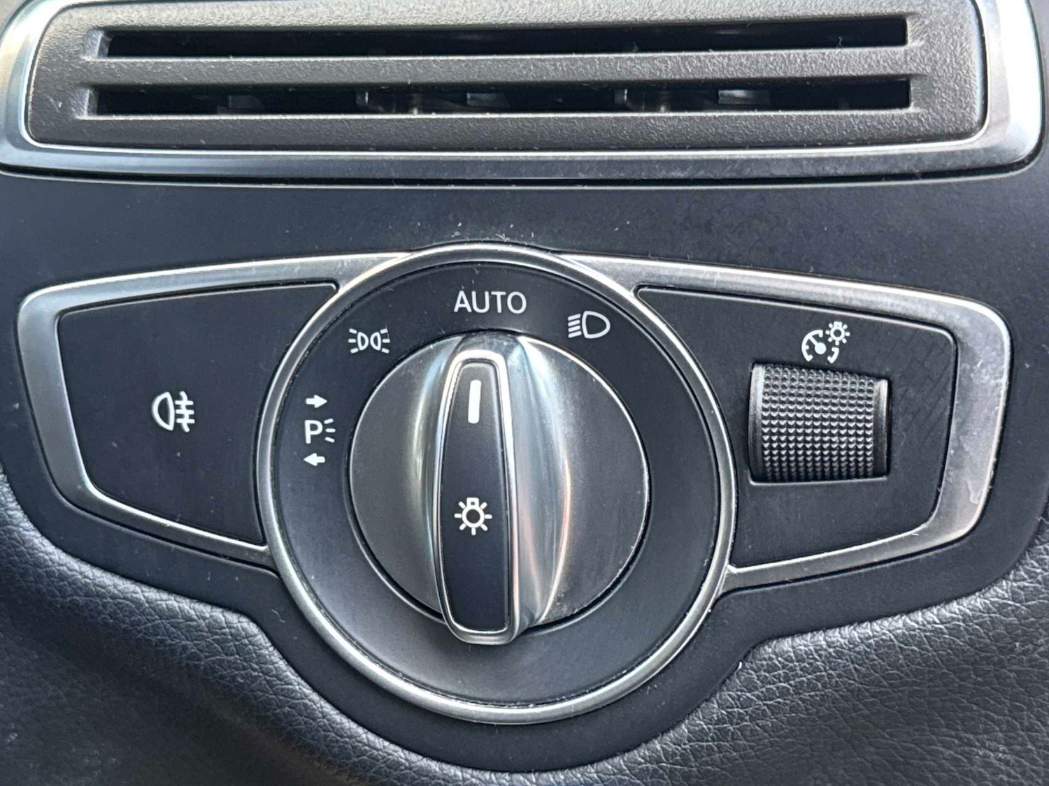 Used Mercedes-Benz C Class 2018 for sale - 77134876: Photo 30