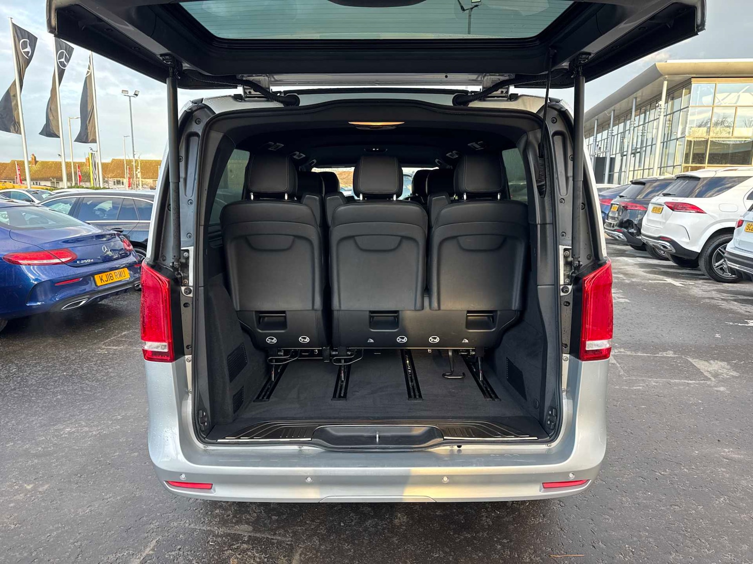 Used Mercedes-Benz V-Class 2023 for sale - 77540600: Photo 12