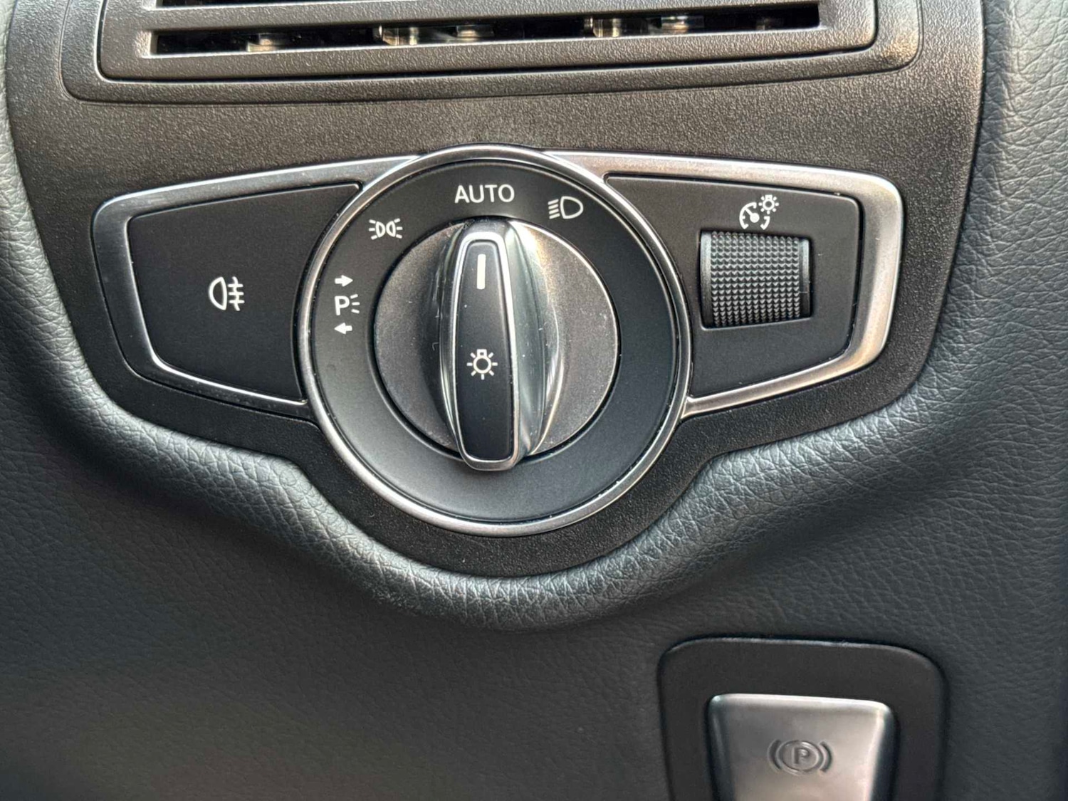 Used Mercedes-Benz V-Class 2023 for sale - 77540600: Photo 30