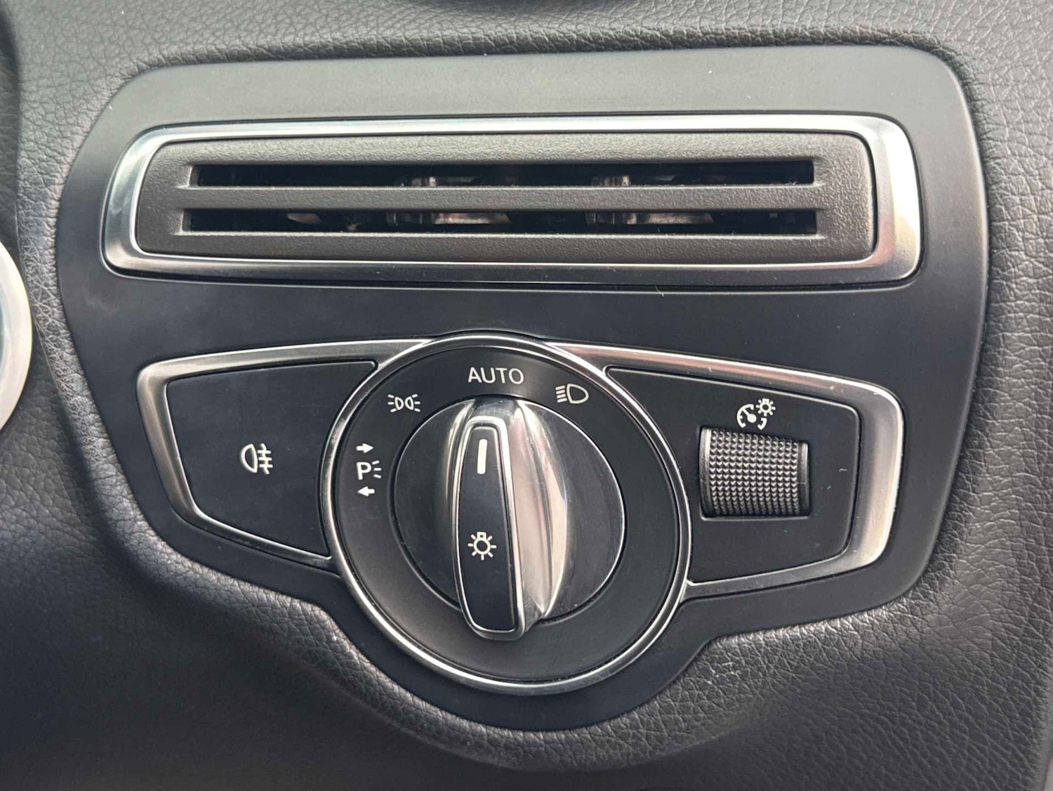 Used Mercedes-Benz C Class 2018 for sale - 76851616: Photo 32