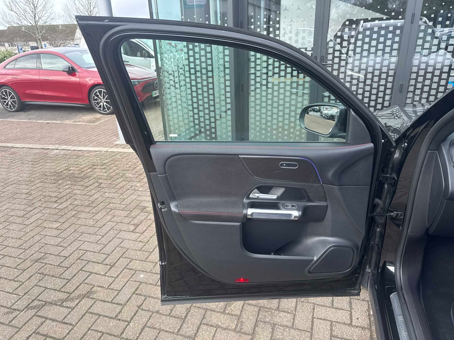 Used Mercedes-Benz GLB 2024 for sale - 77000248: Photo 2