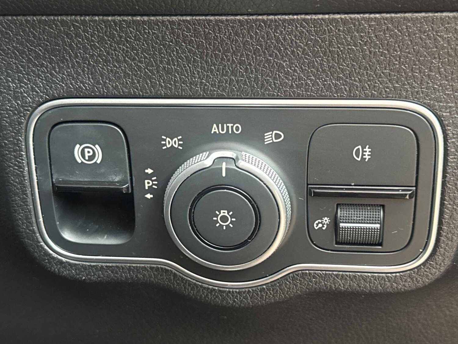 Used Mercedes-Benz GLB 2024 for sale - 77000248: Photo 30