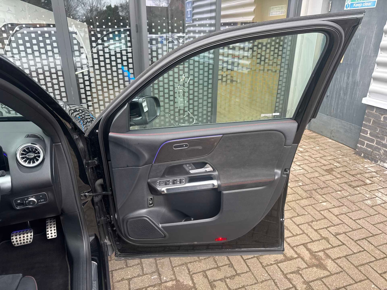 Used Mercedes-Benz GLB 2024 for sale - 77000248: Photo 8