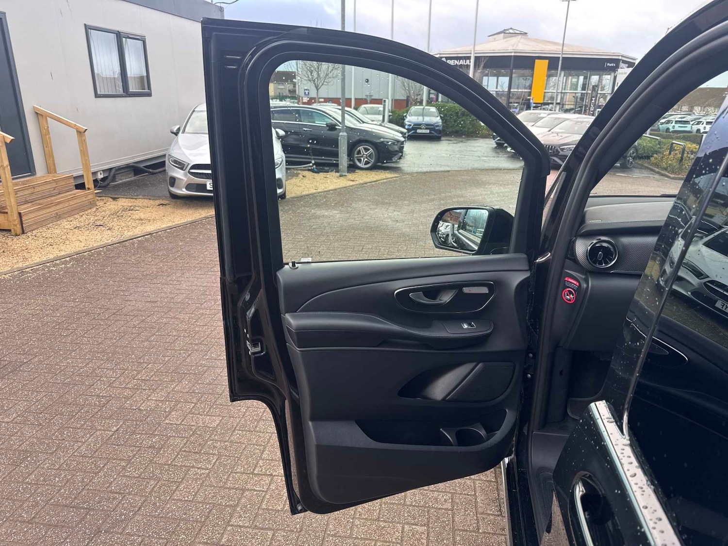 Used Mercedes-Benz V-Class 2023 for sale - 76732291: Photo 14