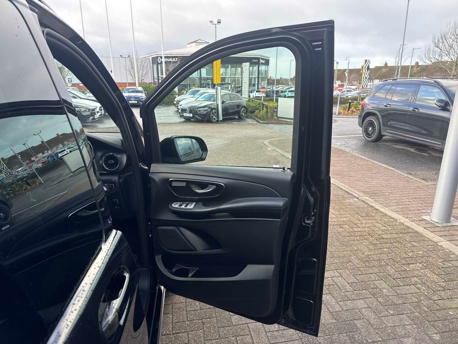 Used Mercedes-Benz V-Class 2023 for sale - 76732291: Photo 15