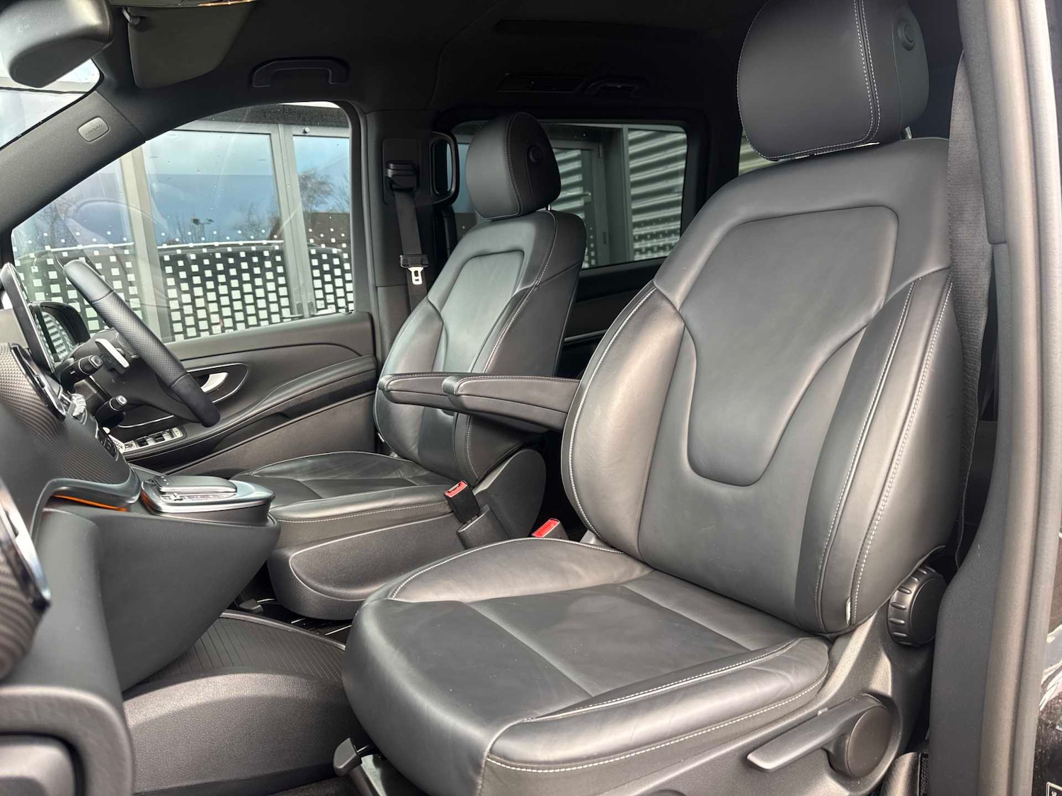 Used Mercedes-Benz V-Class 2023 for sale - 76732291: Photo 20