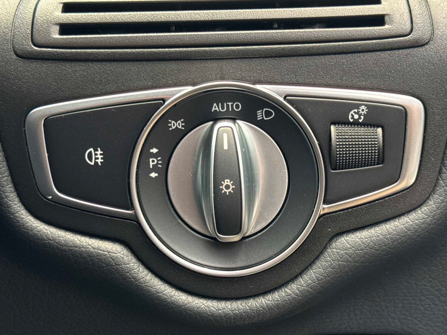 Used Mercedes-Benz V-Class 2023 for sale - 76732291: Photo 31