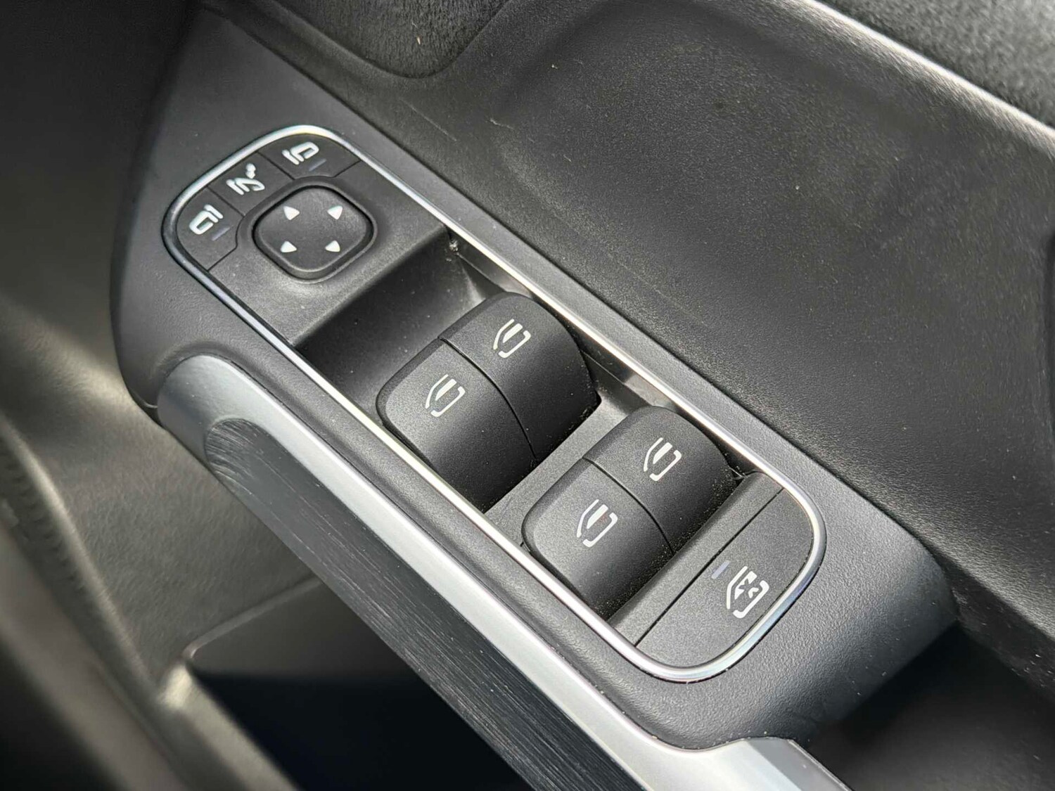 Used Mercedes-Benz EQB 2023 for sale - 77233024: Photo 32