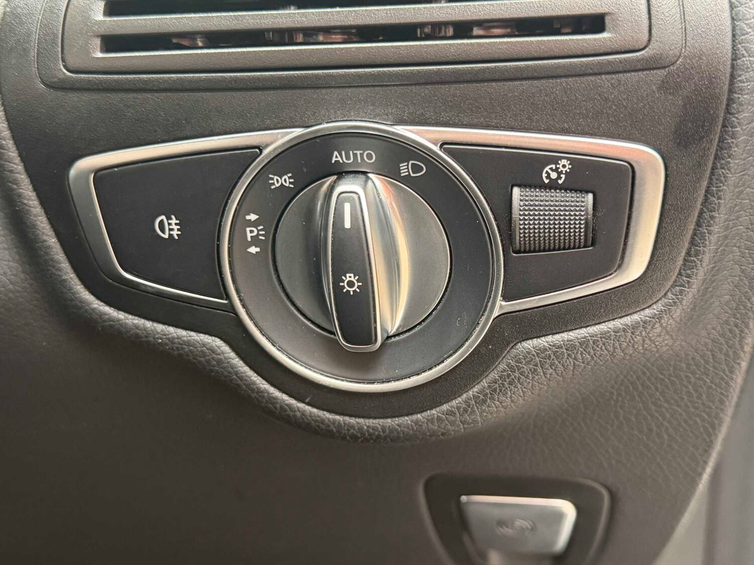 Used Mercedes-Benz GLC 2022 for sale - 77943102: Photo 30