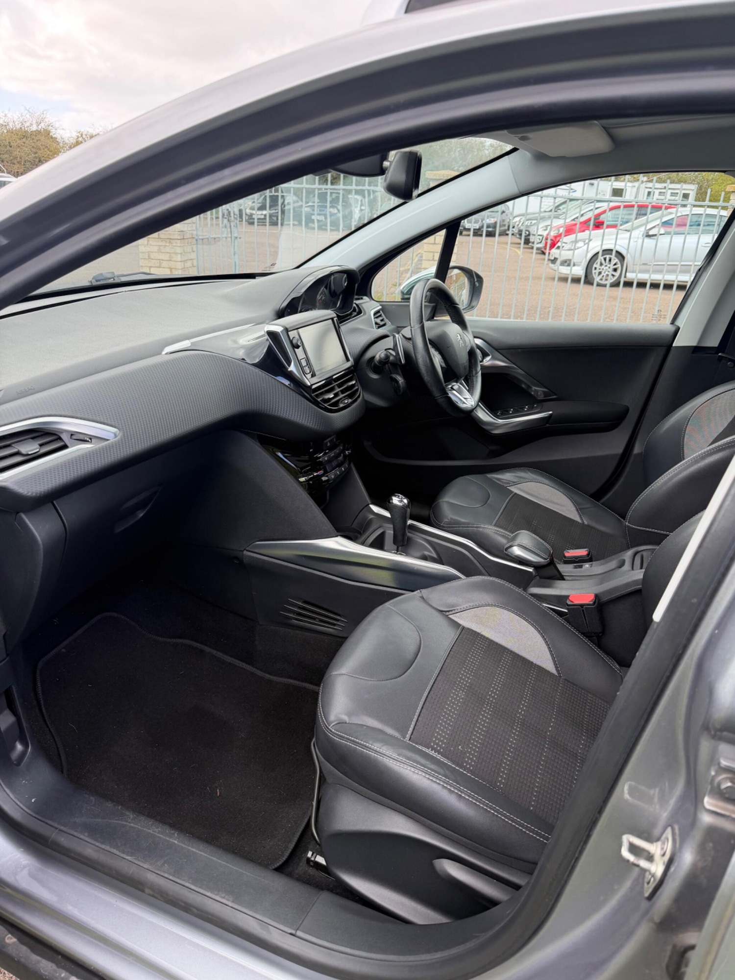 Used Peugeot 2008 2015 for sale - 78072267: Photo 15