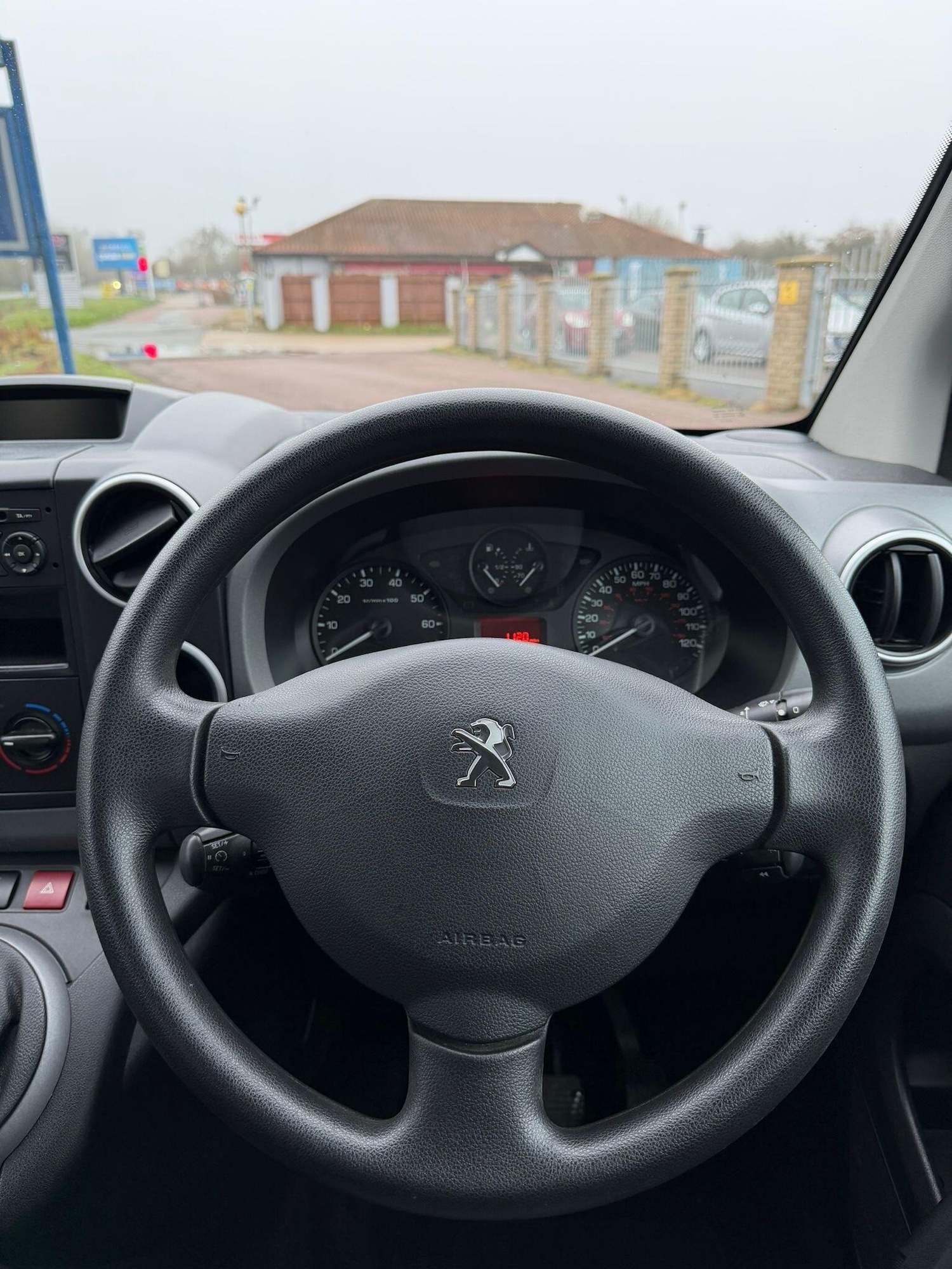 Used Peugeot Partner Tepee 2015 for sale - 77400702: Photo 12