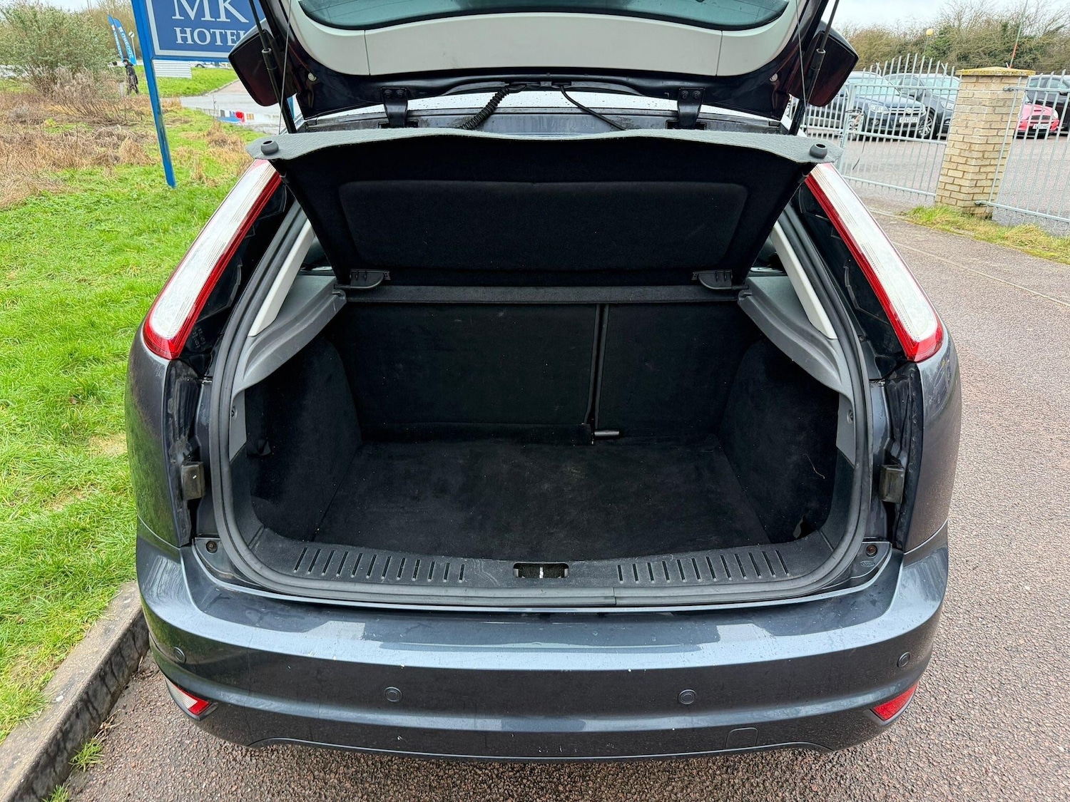 Used Ford Focus 2010 for sale - 77633021: Photo 18