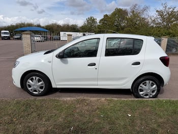 Used Dacia Sandero 2017 for sale - 79766521: Photo