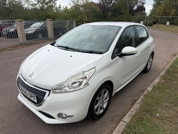 Used Peugeot 208 2015 for sale - 79697792: Photo