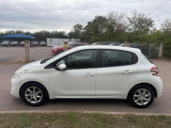 Used Peugeot 208 2015 for sale - 79697792: Photo