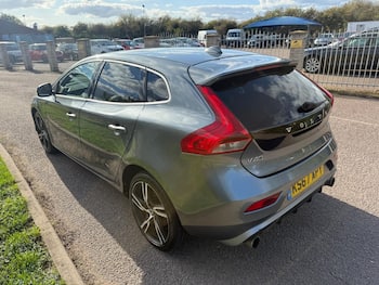 Used Volvo V40 2017 for sale - 79860028: Photo