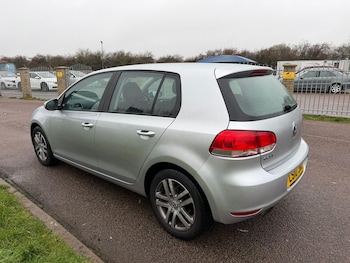 Used Volkswagen Golf 2010 for sale - 76765841: Photo