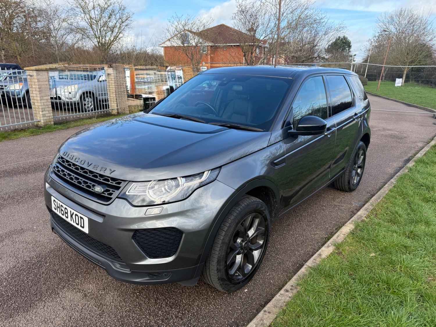 Used Land Rover Discovery Sport 2018 for sale - 77637686: Photo 3