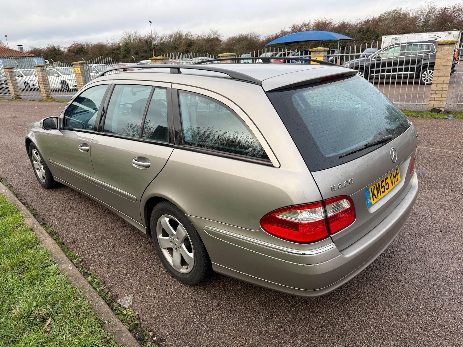 Used Mercedes-Benz E Class for sale - 76728369: Photo 4