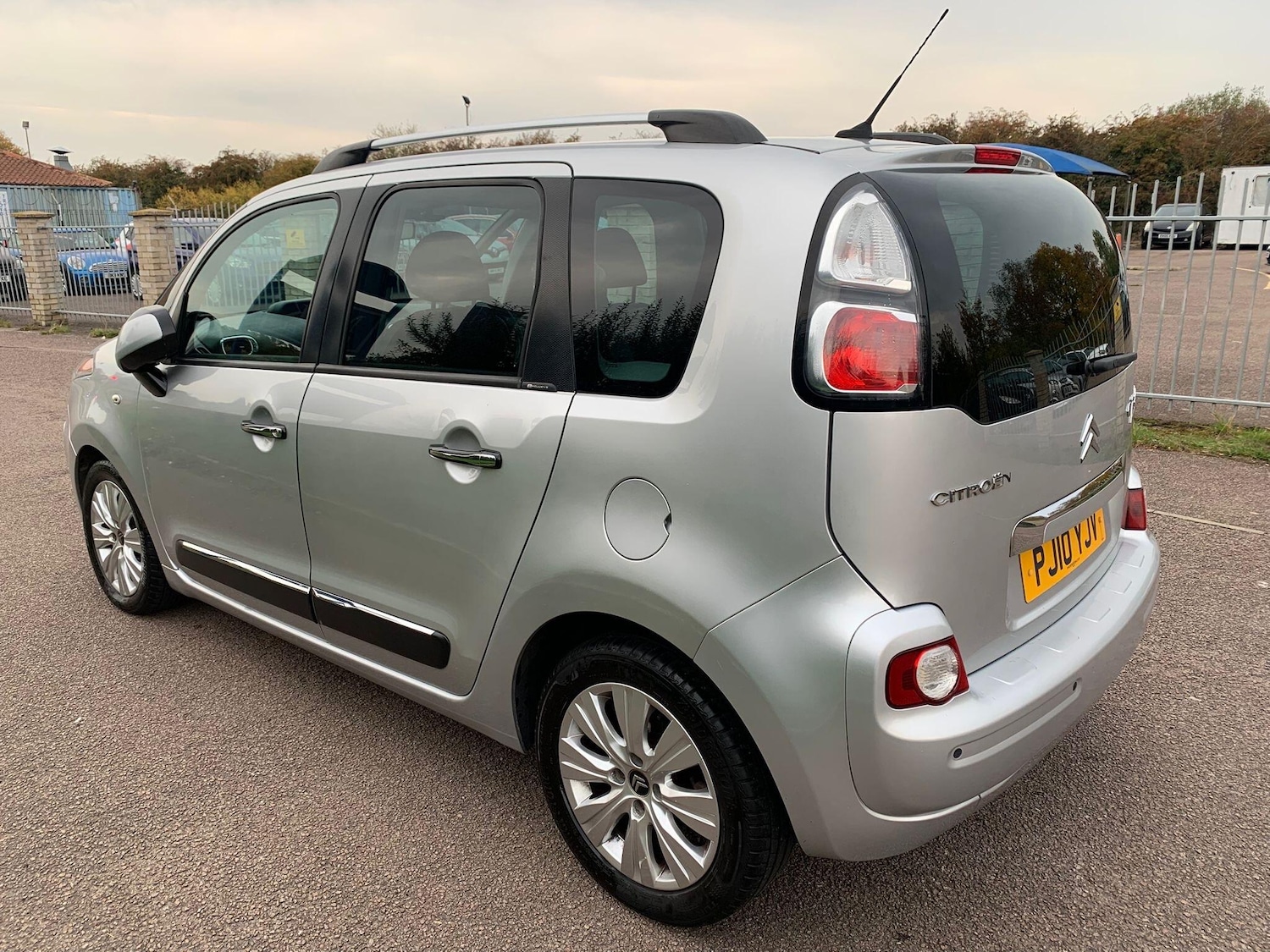 Used Citroen C3 Picasso 2010 for sale - 76151963: Photo 4
