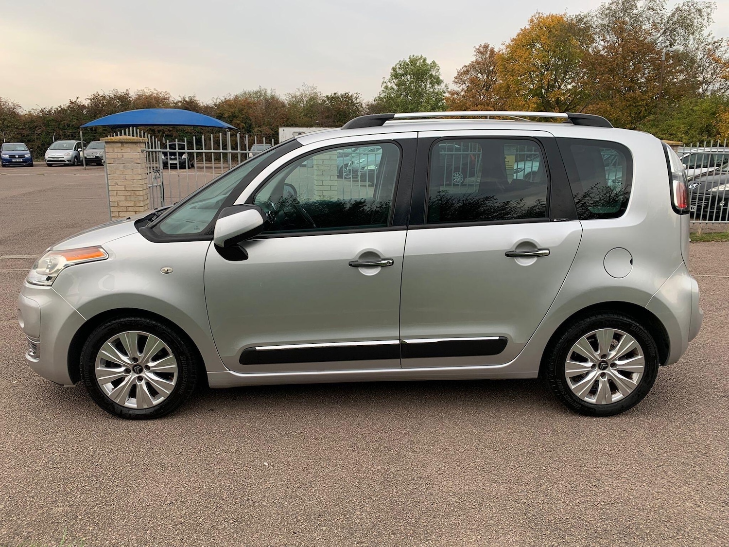 Used Citroen C3 Picasso 2010 for sale - 76151963: Photo 5