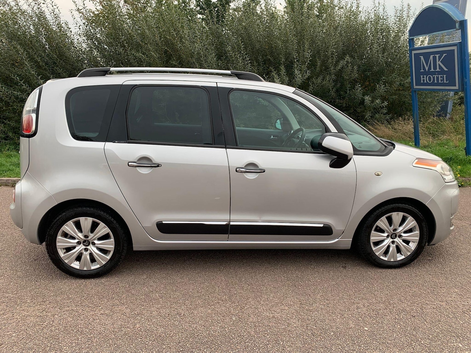 Used Citroen C3 Picasso 2010 for sale - 76151963: Photo 8