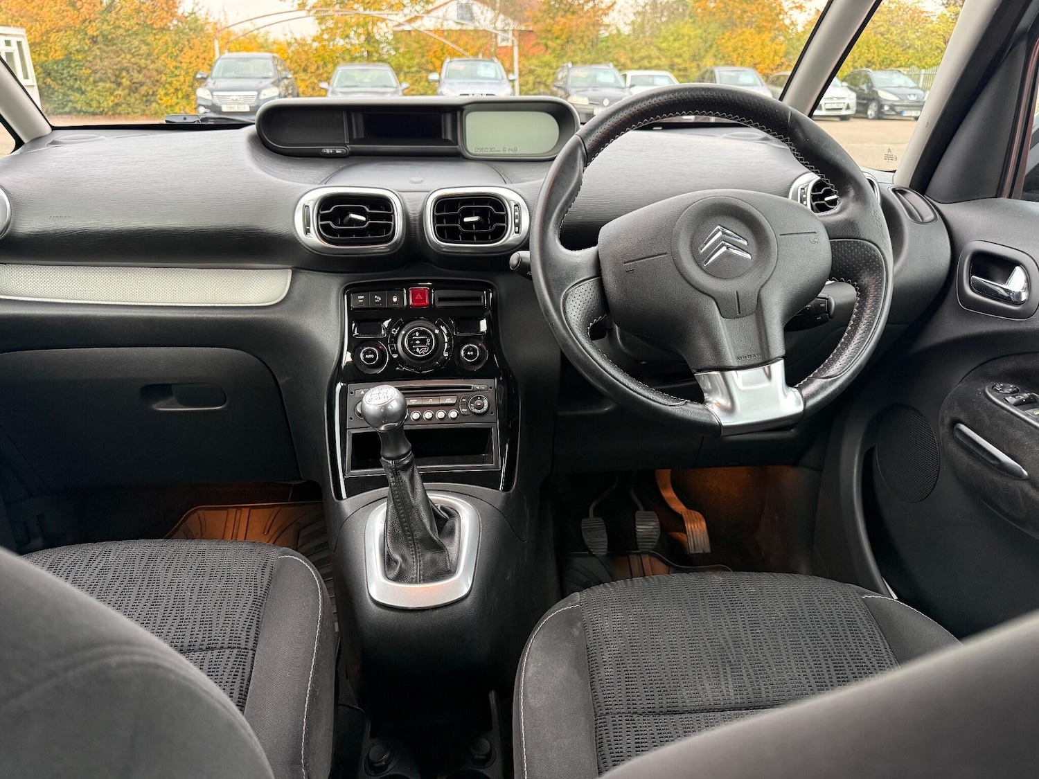 Used Citroen C3 Picasso 2010 for sale - 76151963: Photo 9