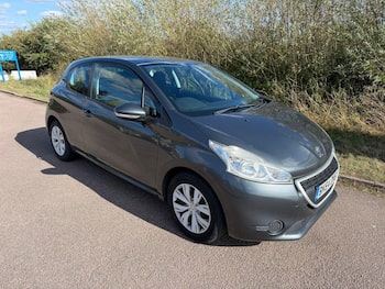 Used Peugeot 208 2014 for sale - 79756436: Photo