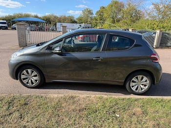 Used Peugeot 208 2014 for sale - 79756436: Photo
