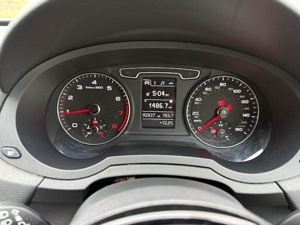 Used Audi Q3 2014 for sale - 76084439: Photo 9