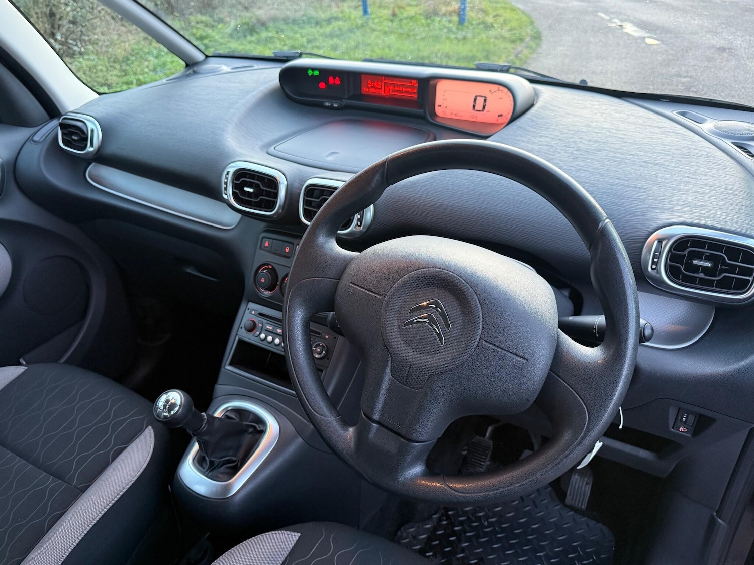 Used Citroen C3 Picasso 2015 for sale - 76965570: Photo 11