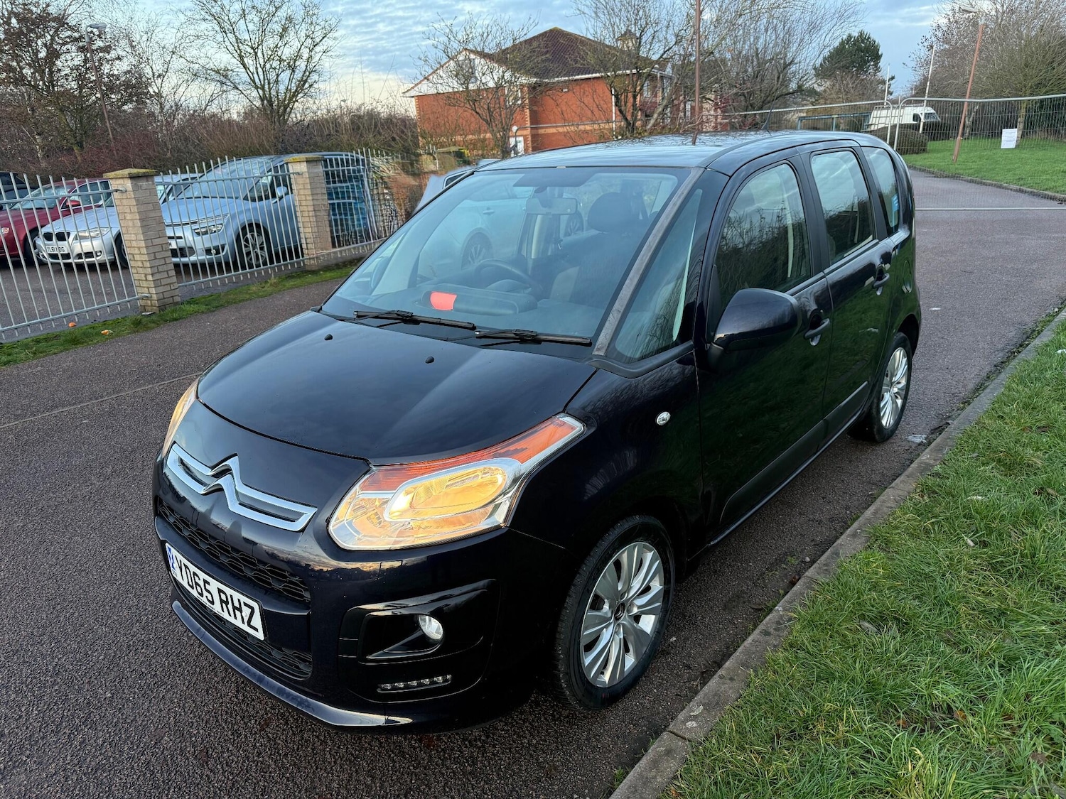 Used Citroen C3 Picasso 2015 for sale - 76965570: Photo 3