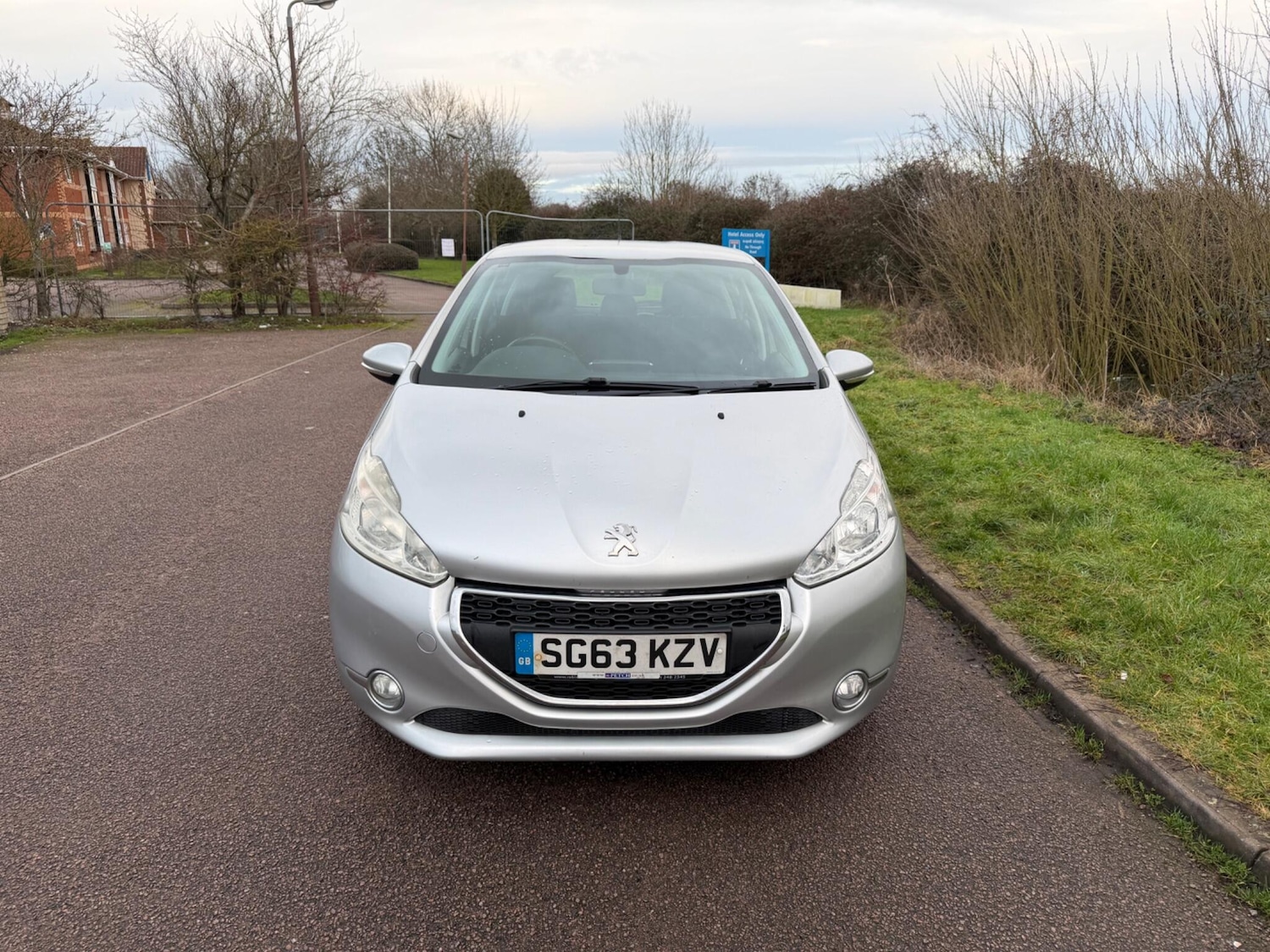 Used Peugeot 208 2013 for sale - 77396458: Photo 2