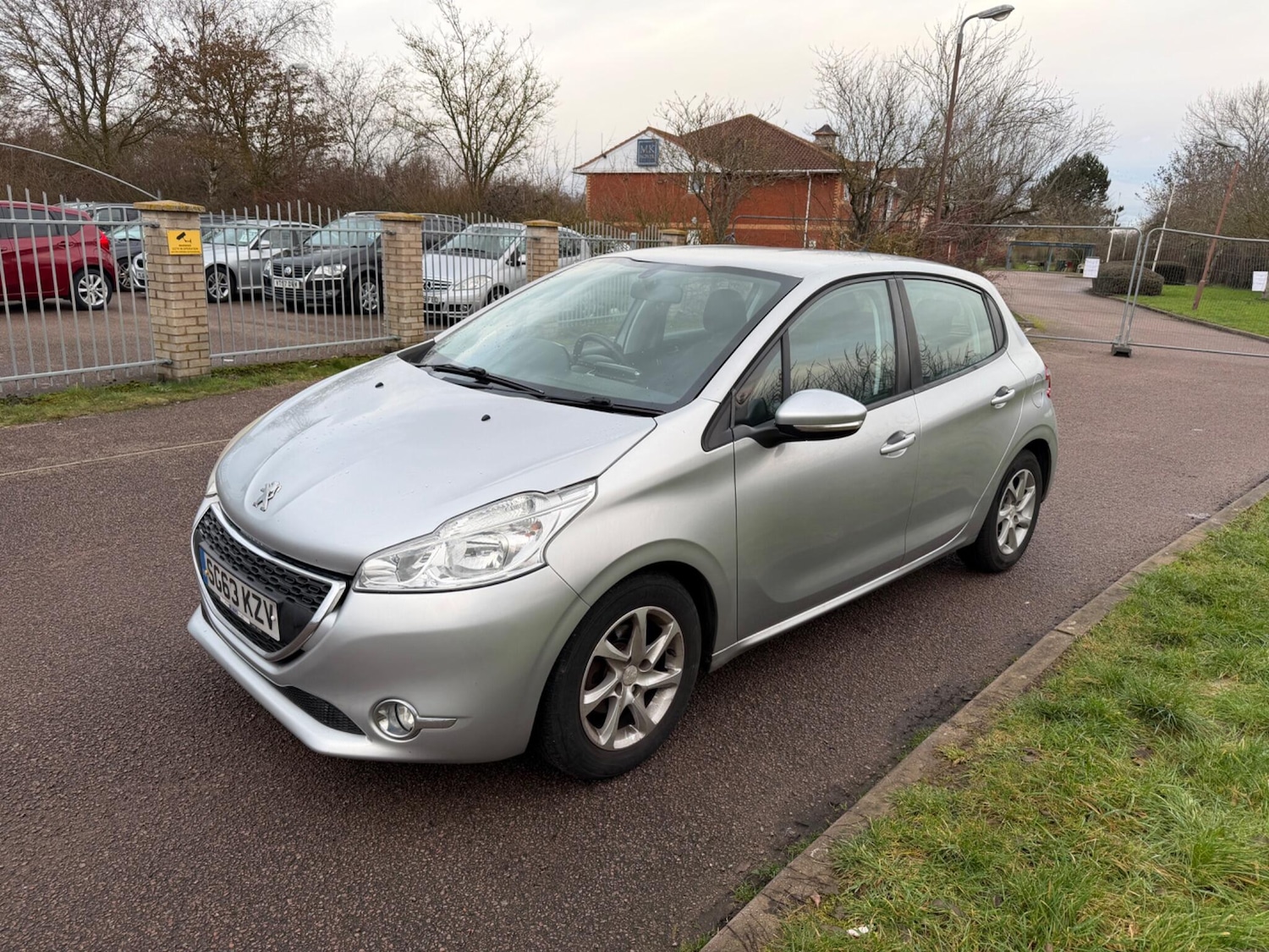 Used Peugeot 208 2013 for sale - 77396458: Photo 3
