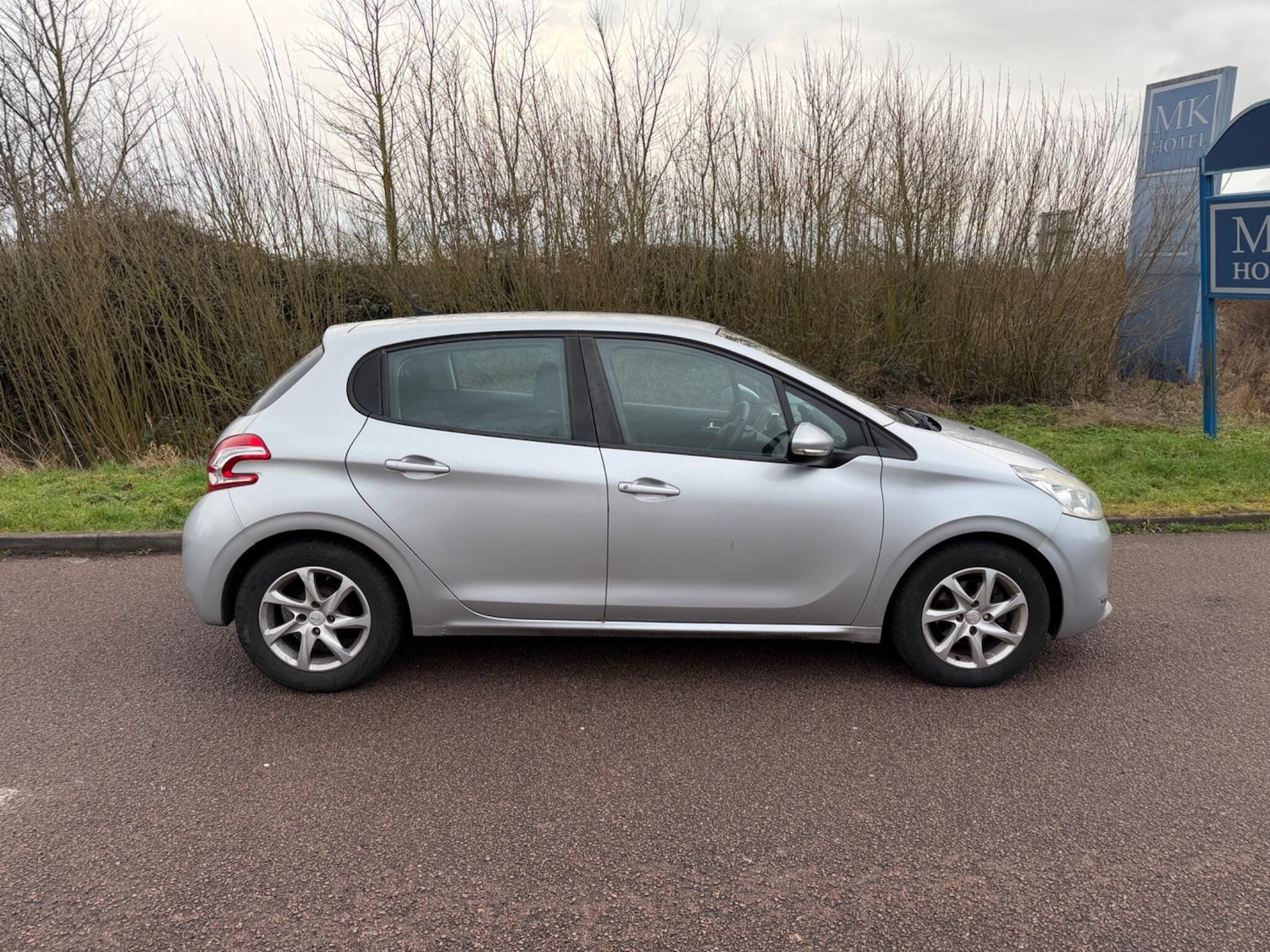 Used Peugeot 208 2013 for sale - 77396458: Photo 8