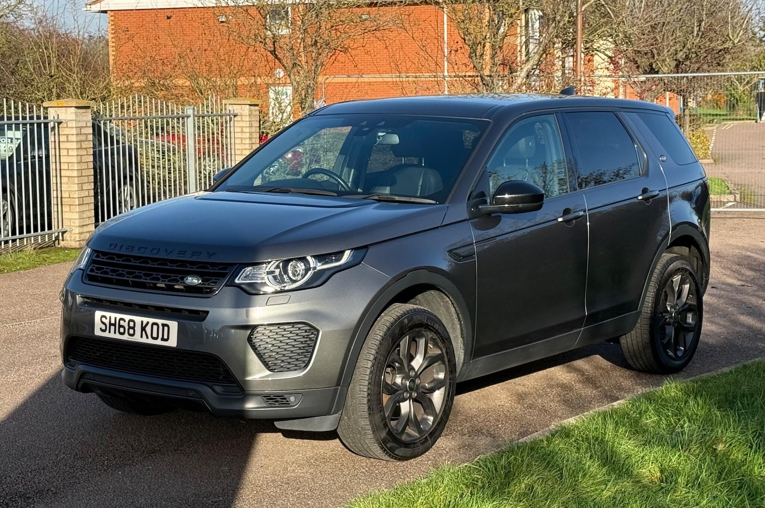 Used Land Rover Discovery Sport 2018 for sale - 76607972: Photo 3
