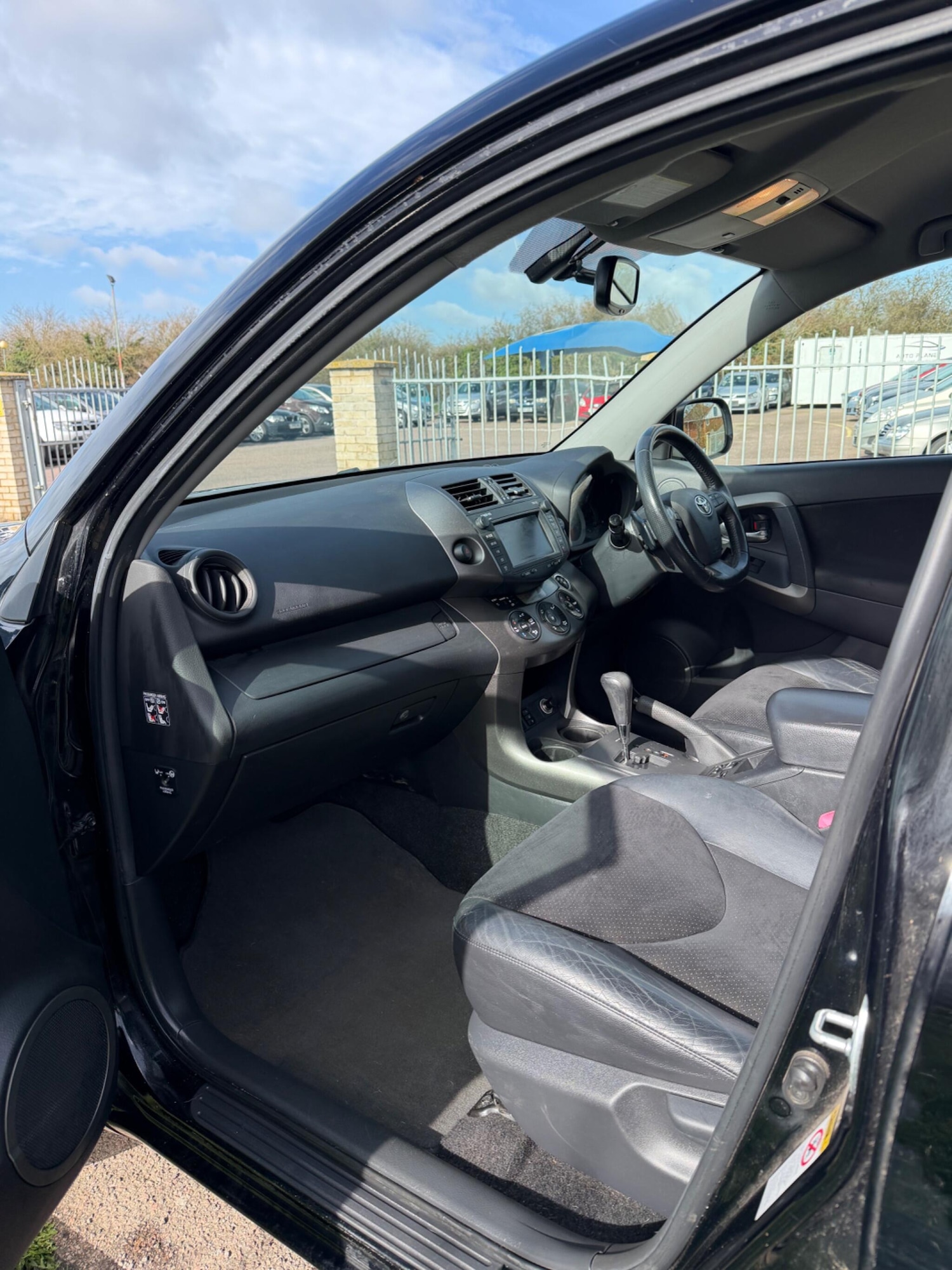 Used Toyota RAV4 2011 for sale - 77892842: Photo 15