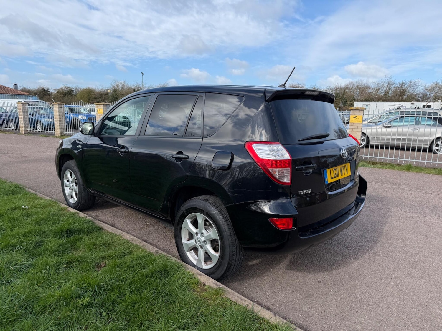 Used Toyota RAV4 2011 for sale - 77892842: Photo 4