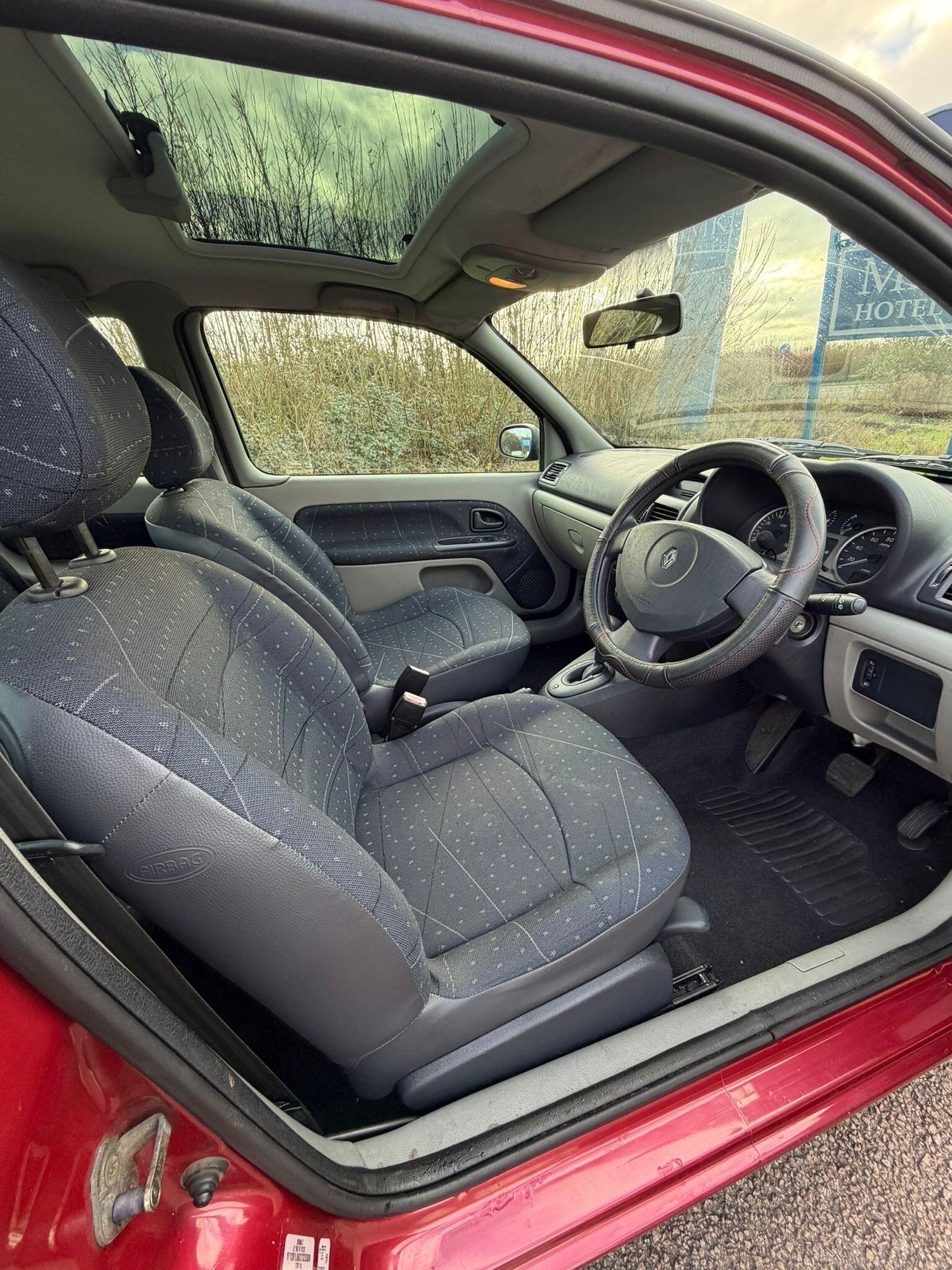 Used Renault Clio 2002 for sale - 77143823: Photo 13