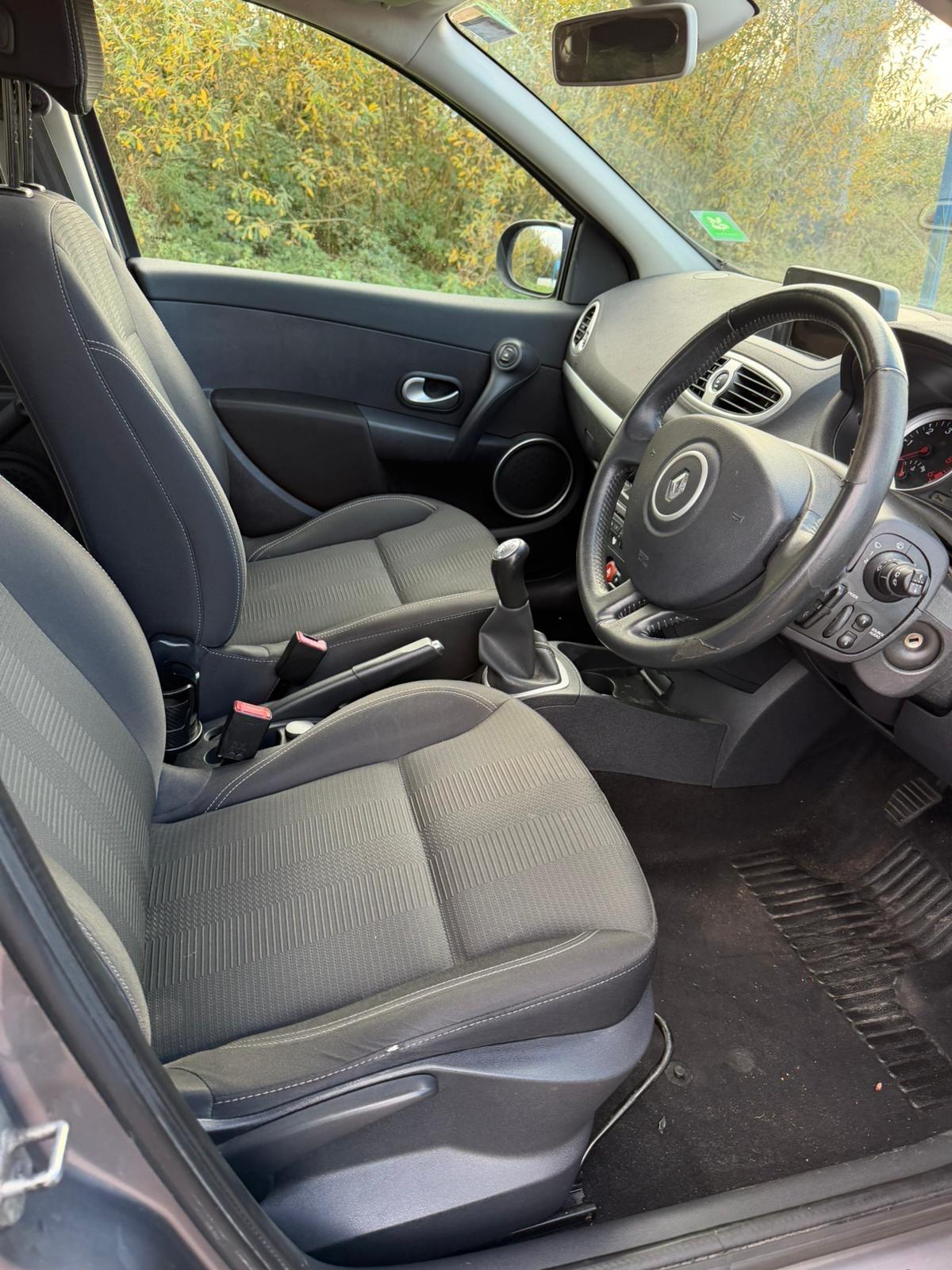 Used Renault Clio 2009 for sale - 76472690: Photo 11