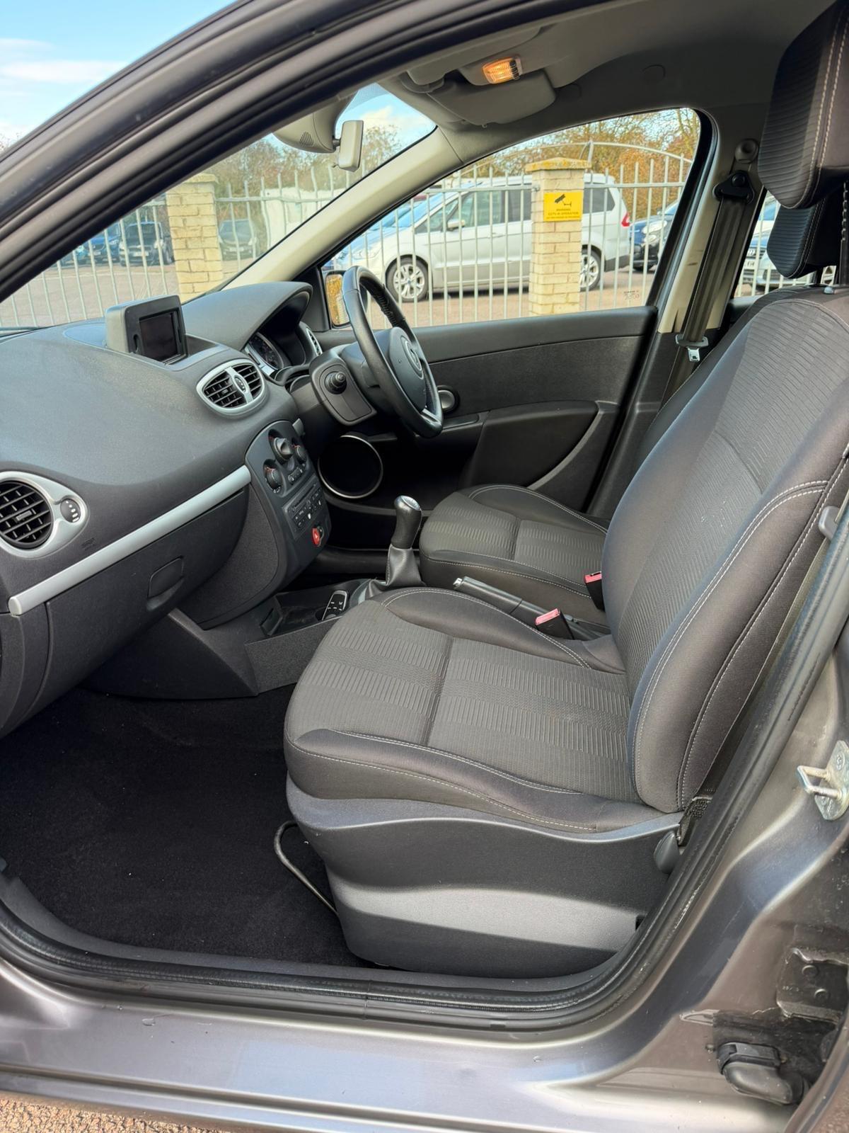 Used Renault Clio 2009 for sale - 76472690: Photo 14